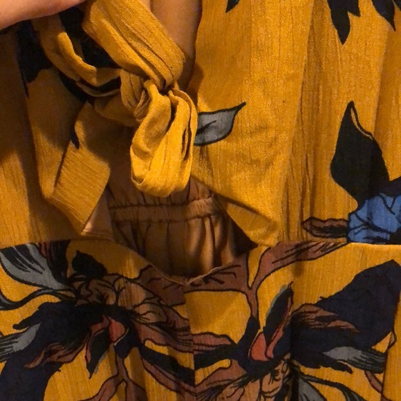 Beautiful floral romper - Picture 2 of 2